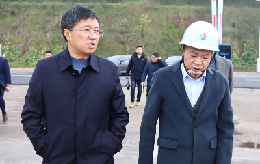 南溪區(qū)委書記、南溪經開區(qū)黨工委書記劉剛率隊調研遠東股份宜賓智能產業(yè)園